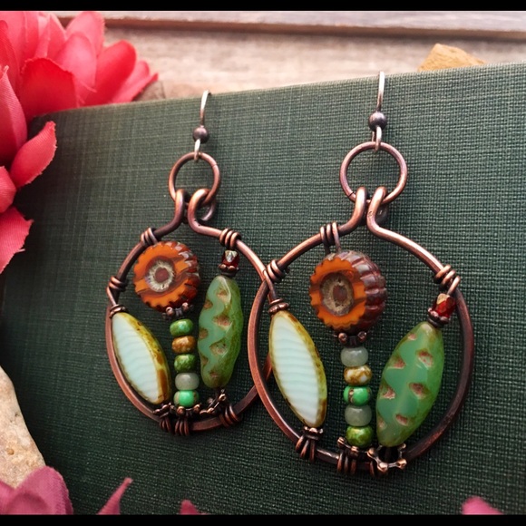 Copper wire wrap floral beaded dangle earrings - Picture 5 of 5